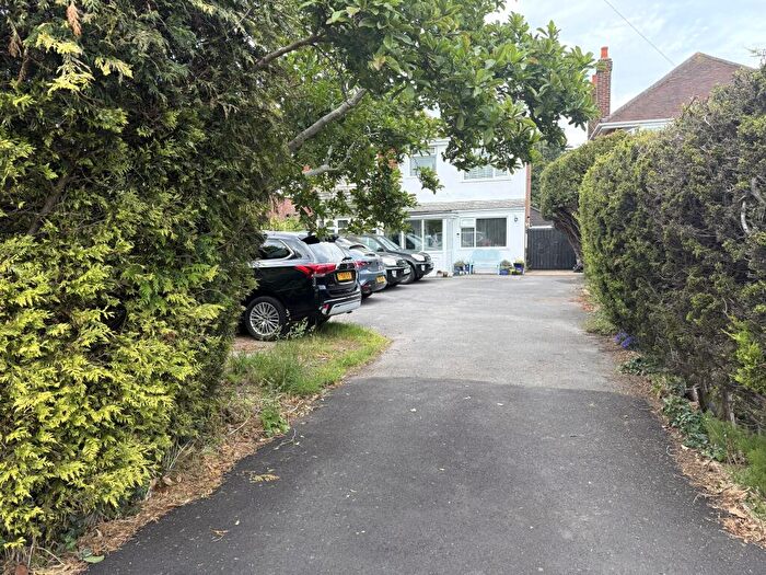 6 Bedroom Detached House For Sale In Wallisdown Road, Bournemouth, BH11