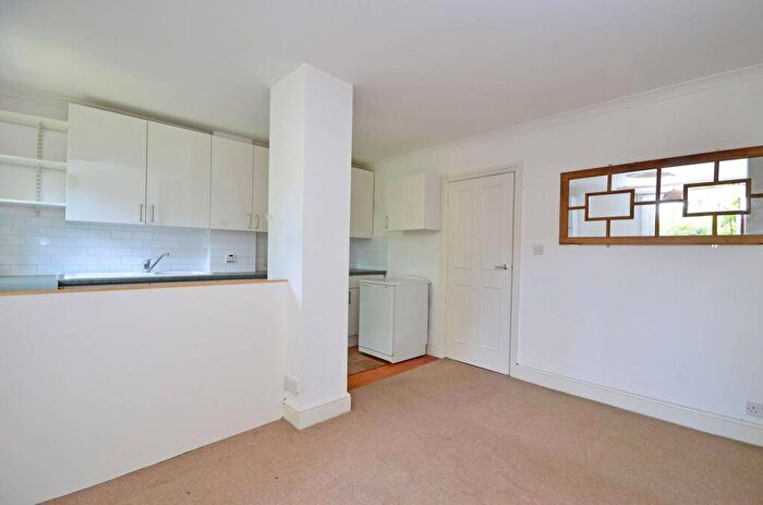 1 Bedroom Flat To Rent In Elmore Street, Islington, London, N1
