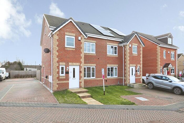 4 Bedroom Semi-Detached House For Sale In Almond Court, Moorends, Doncaster, DN8