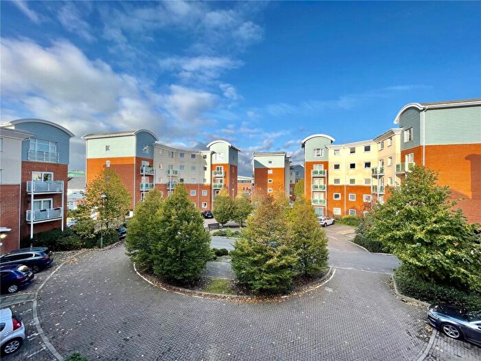 2 Bedroom Flat To Rent In Reynolds Avenue, Redhill, Surrey, RH1