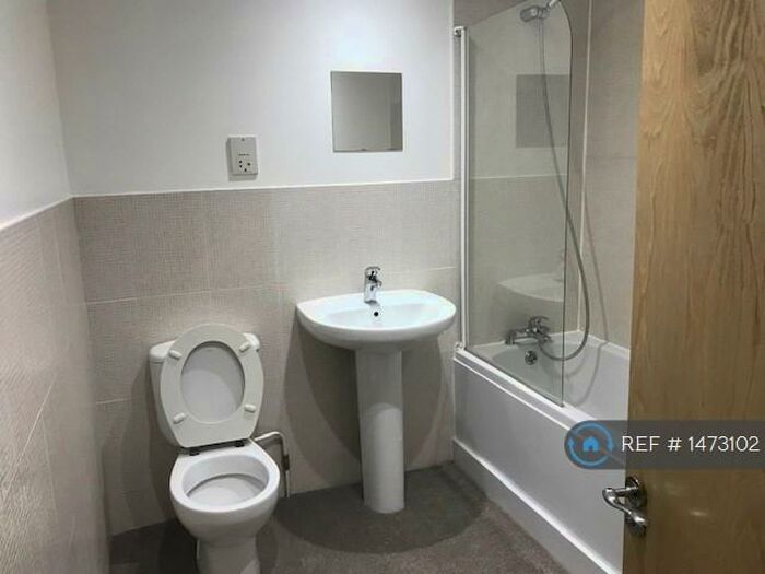 2 Bedroom Flat To Rent In Banks Parade, Haddenham, Aylesbury, HP17