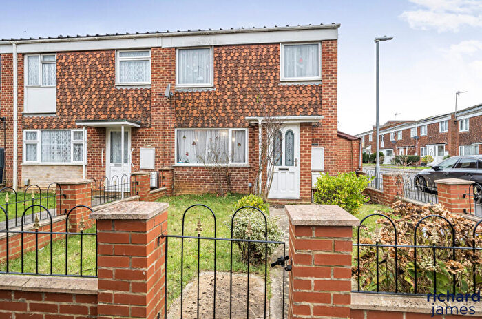 3 Bedroom End Of Terrace House For Sale In Eliot Close, Liden, SN3