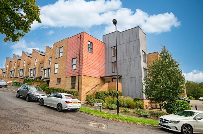 2 Bedroom Flat For Sale In Exford Avenue, Southampton, SO18