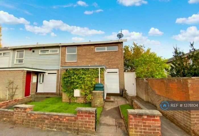 3 Bedroom Semi-Detached House To Rent In Ormond Close, Sheffield, S8