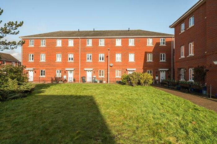 4 Bedroom End Of Terrace House For Sale In Grenadier Gardens, Thatcham, RG19