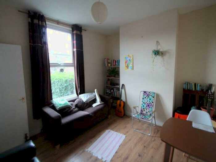 2 Bedroom House To Rent In Woodsley Road, Leeds, LS3