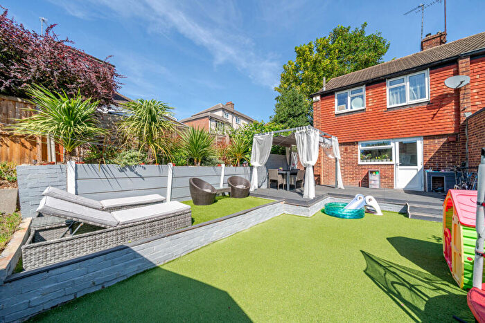 3 Bedroom End Of Terrace House For Sale In Hilary Close, Erith, DA8