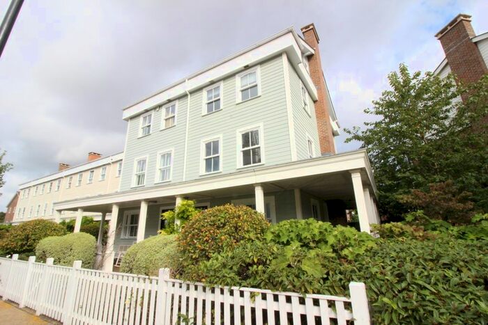 4 Bedroom Town House To Rent In Lewiston Close, The Hamptons, KT4