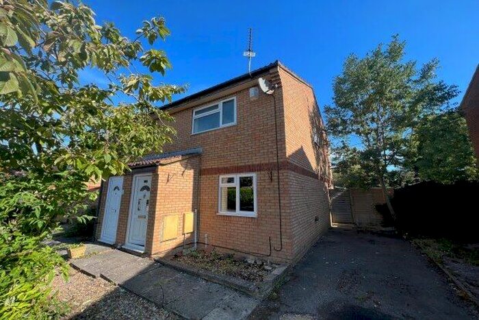 2 Bedroom Property To Rent In Amberley Road, Bristol, BS34