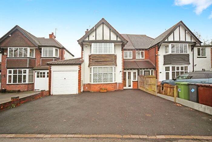 4 Bedroom Semi Detached House For Sale In Bills Lane, Shirley, Solihull, B90