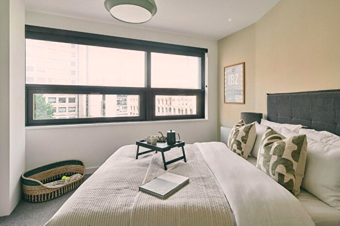 2 Bedroom Apartment To Rent In The Octagon - Great Charles Street Queensway, Birmingham, B3