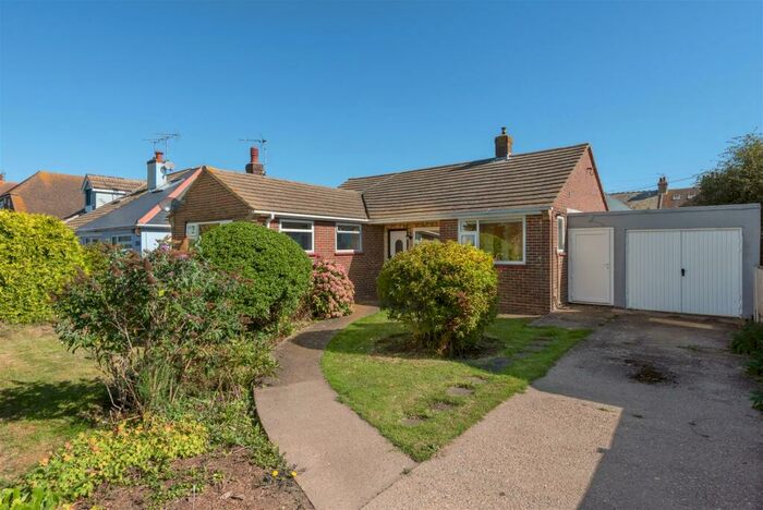 2 Bedroom Detached Bungalow To Rent In Collingwood Road, Whitstable, CT5