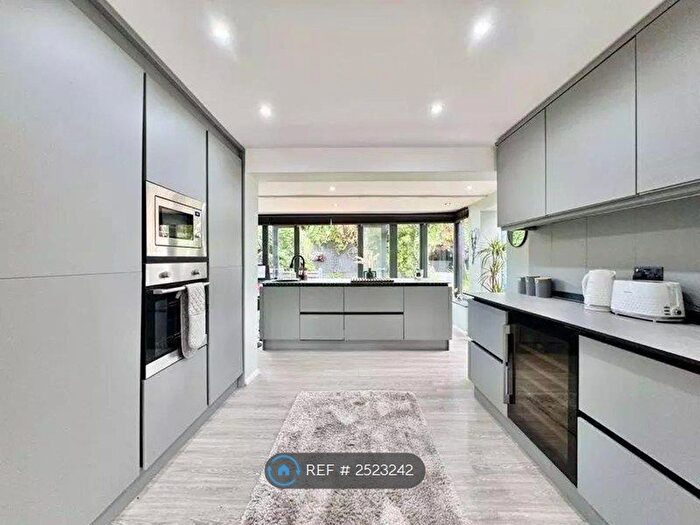 3 Bedroom Detached House To Rent In Galton Close, Birmingham, B24