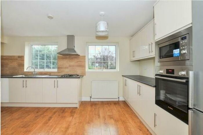 4 Bedroom Town House To Rent In Paul Gardens, Croydon, Surrey, CR0