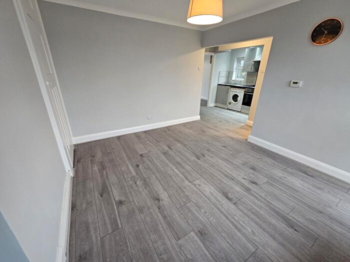 2 Bedroom Flat To Rent In Chatham Road, Maidstone, ME14