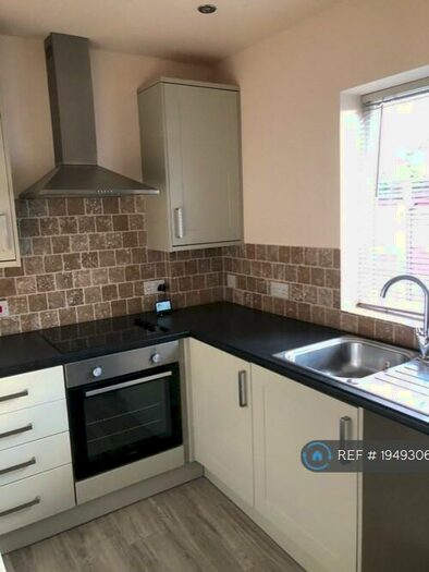 1 Bedroom Flat To Rent In Staindale Road, Scunthorpe, DN16