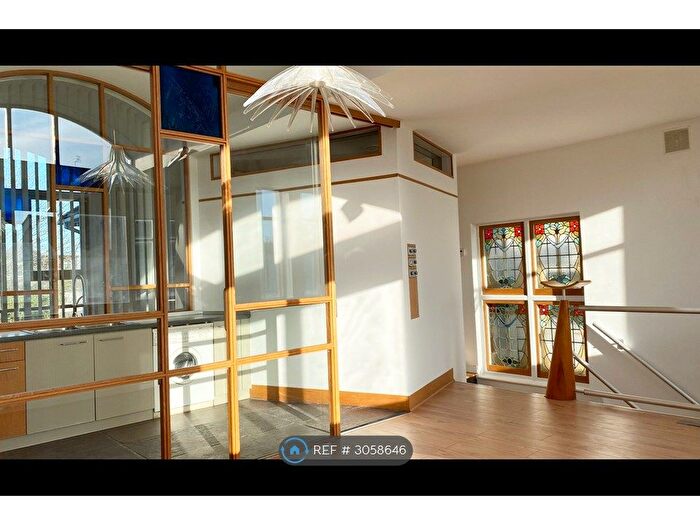 2 Bedroom Flat To Rent In Highfield Avenue, London, NW11