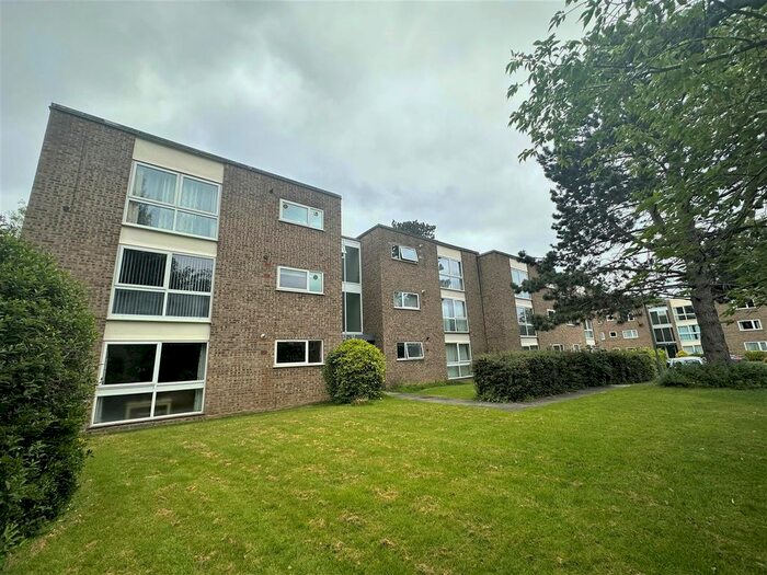 2 Bedroom Flat To Rent In The Spinney, Nascot Village, Watford, WD17
