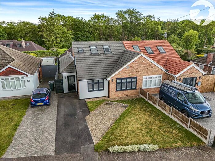 3 Bedroom Bungalow For Sale In Foxwood Way, New Barn, Longfield, Kent, DA3