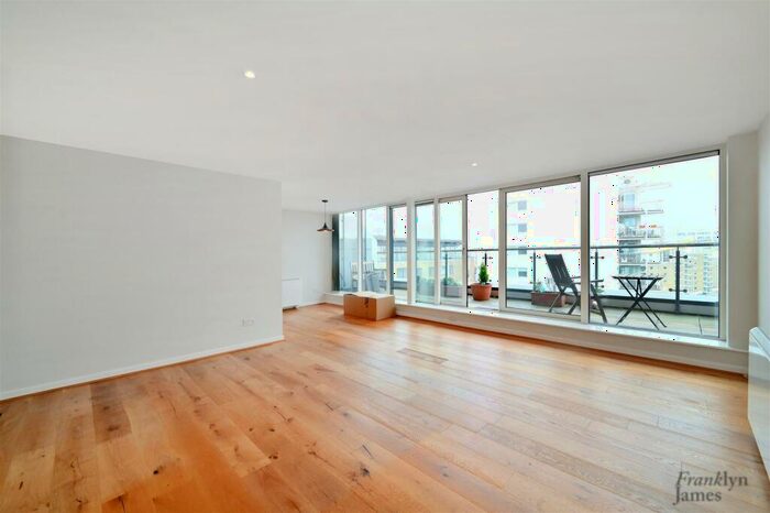 3 Bedroom Penthouse To Rent In Branch Road, London, E14