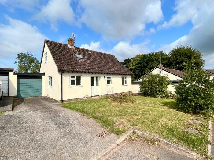 3 Bedroom Detached Bungalow To Rent In Gregory Close, Bow, EX17