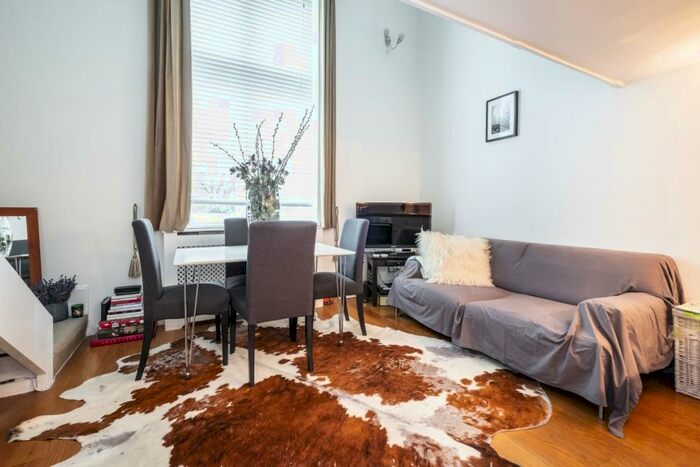 1 Bedroom Apartment To Rent In Britton Street, Epc:C, EC1M