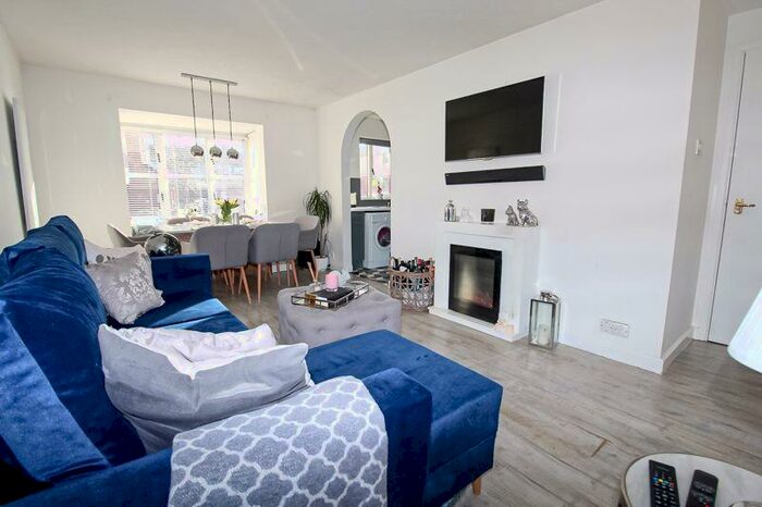 1 Bedroom Flat To Rent In Medesenge Way, Palmers Green, N13