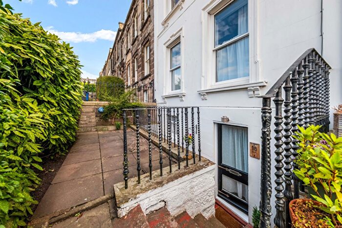 2 Bedroom Flat For Sale In Windsor Street, Dundee, DD2