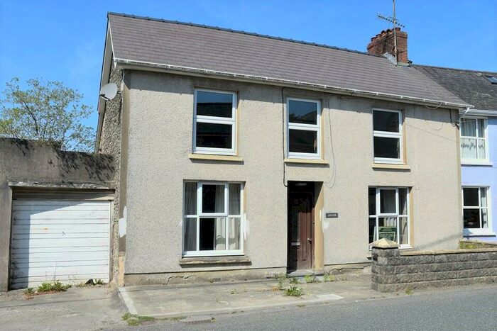 4 Bedroom Link Detached House For Sale In Awelfor, Felindre, SA44