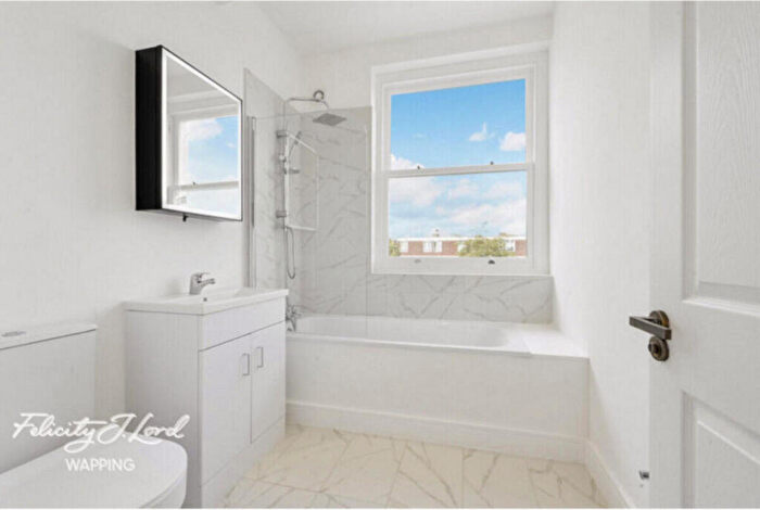 2 Bedroom Apartment To Rent In Commercial Road, London, E1