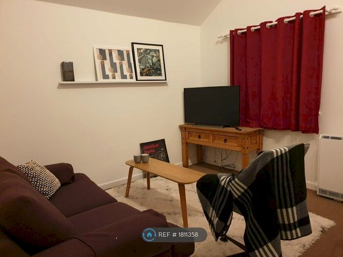 2 Bedroom Flat To Rent In Florey Chain House, Headington, Oxford, OX3