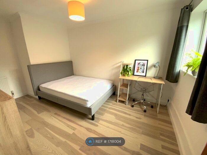 3 Bedroom Semi-Detached House To Rent In Laing Road, Colchester, CO4