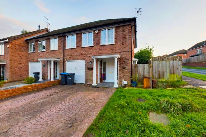 3 Bedroom End Of Terrace House To Rent In Waterside, East Grinstead, RH19