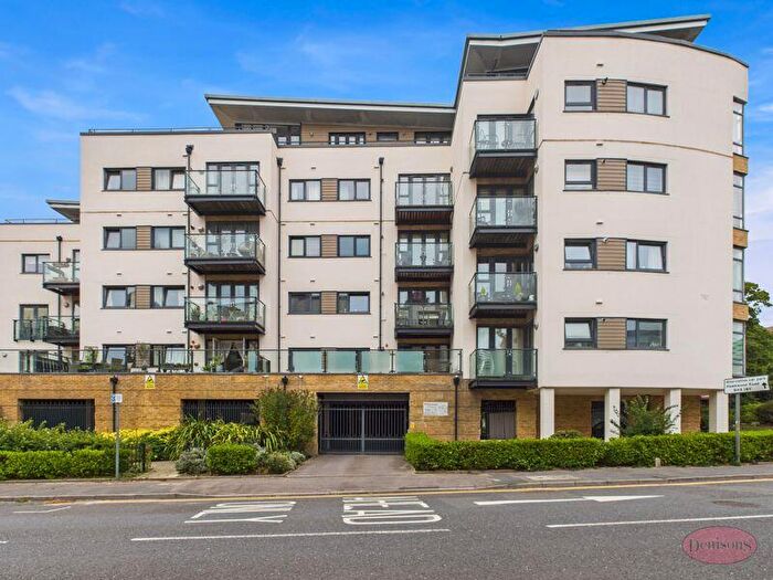 2 Bedroom Flat For Sale In Sea Road, Bournemouth, BH5