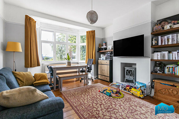 2 Bedroom Apartment To Rent In East End Road, East Finchley, London, N2