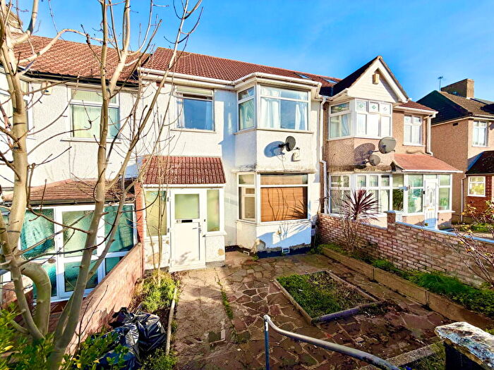 3 Bedroom Terraced House For Sale In The Ridgeway, Kingsbury, London, NW9