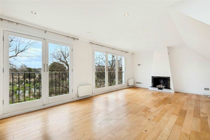 2 Bedroom Mews To Rent In Adrian Mews, London, SW10