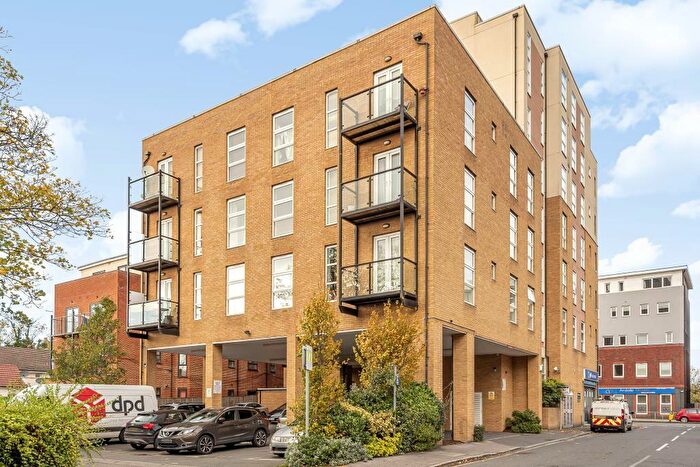 2 Bedroom Apartment To Rent In Slough, Berkshire, SL1