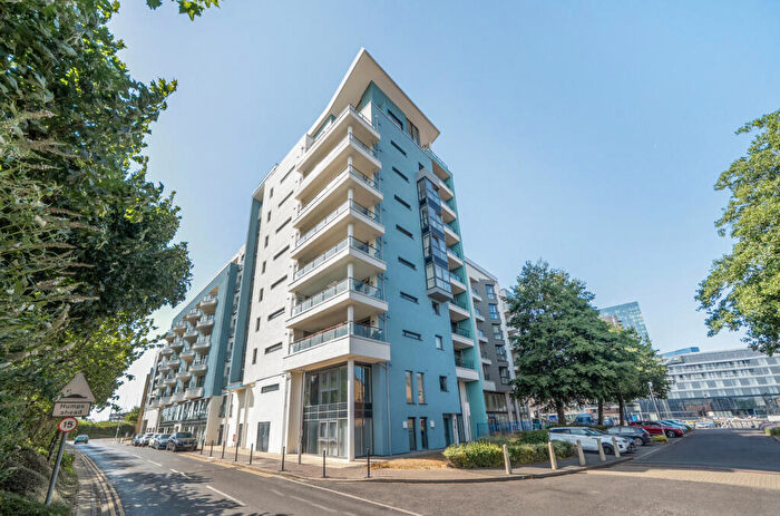 2 Bedroom Flat For Sale In Ocean Way, Ocean Village, Southampton, Hampshire, SO14