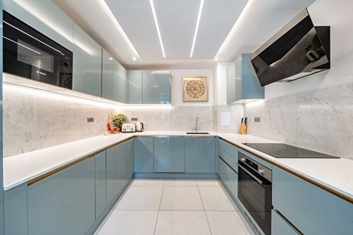3 Bedroom Flat To Rent In Hansel Road, London, NW6