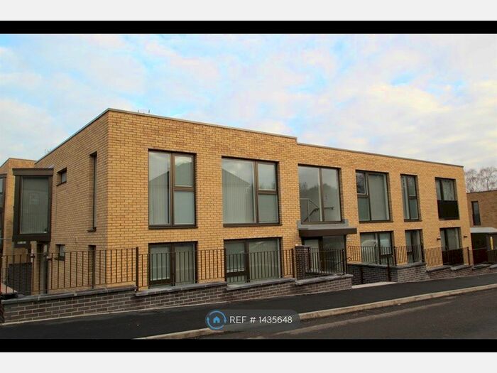 2 Bedroom Flat To Rent In Halesby Court, Halesowen, B63