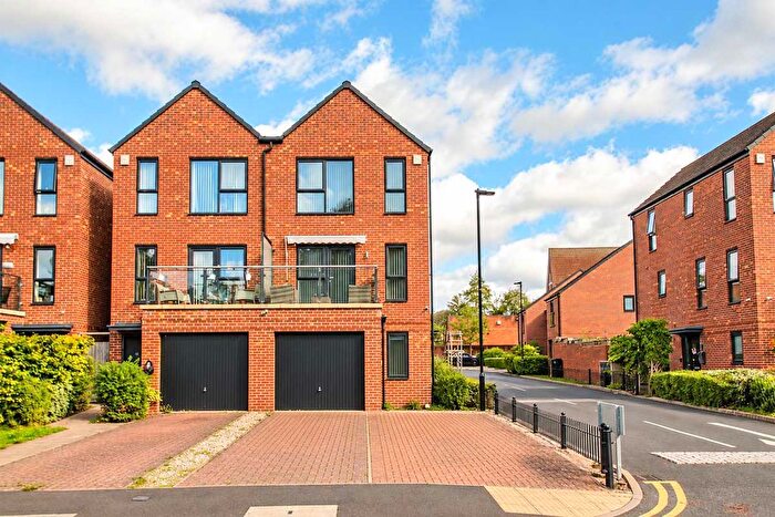 3 Bedroom Semi-Detached House For Sale In Quayside, Brownhills, Walsall, WS8