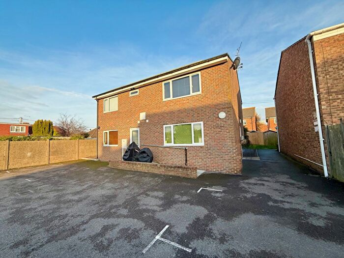 1 Bedroom Flat To Rent In West Way, Wick, Littlehampton, West Sussex, BN17