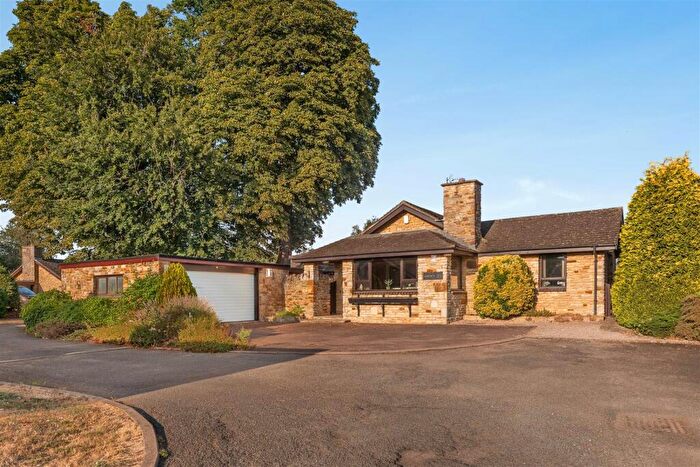 4 Bedroom Detached Bungalow For Sale In Holland Rise, Kings Sutton - Adjoining Countryside, OX17