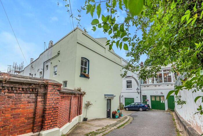 2 Bedroom Mews House To Rent In Eaton Grove, Hove, BN3