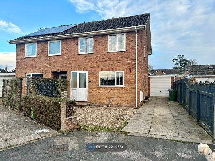 3 Bedroom Semi-Detached House To Rent In Carroway Close, Bridlington, YO16