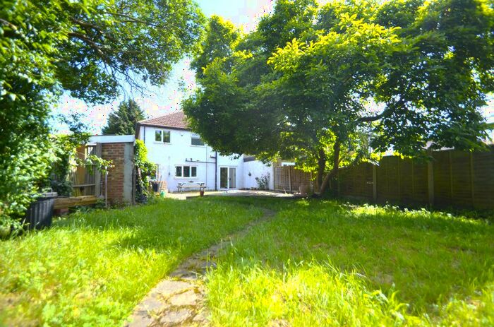 4 Bedroom End Of Terrace House To Rent In Hithermoor Road, Staines-Upon-Thames, TW19