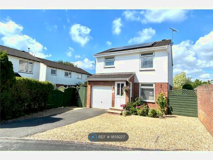 3 Bedroom Detached House To Rent In Kingfisher Way, Ringwood, BH24