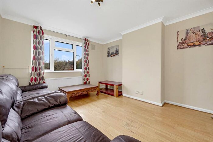 2 Bedroom Flat To Rent In Selbie Avenue, London, NW10