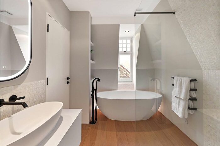 1 Bedroom Flat For Sale In Egerton Gardens, London, SW3